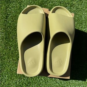 📦SOLD📦Yeezy Resin Slide